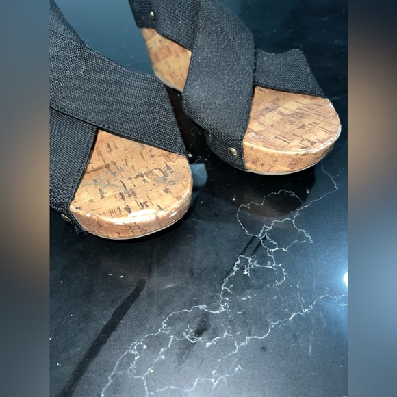 Heels - Picture 3 of 10